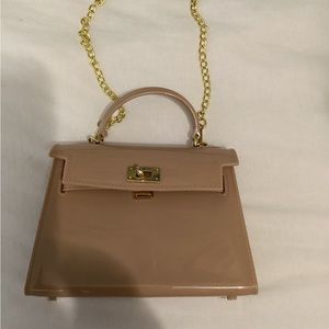 chain is removable! super cute bag! check the description!